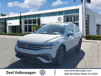 Used 2022 Volkswagen Tiguan SE w/ Panoramic Sunroof Package image 1