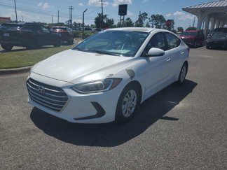 Used 2017 Hyundai Elantra SE image 1