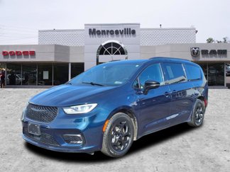 Certified 2024 Chrysler Pacifica Premium image 1