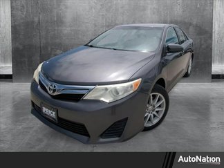 Used 2014 Toyota Camry LE image 1