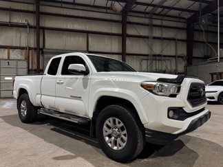 Used 2016 Toyota Tacoma SR5 image 1