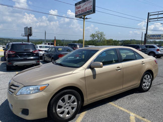Used 2010 Toyota Camry LE image 1