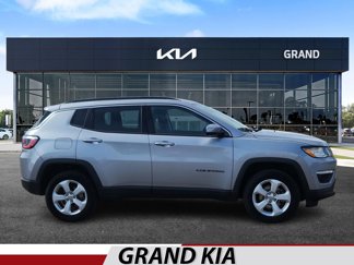 Used 2018 Jeep Compass Latitude image 1