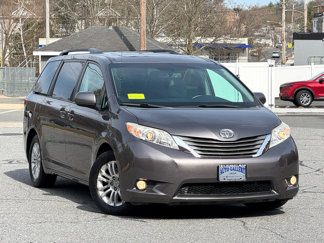 Used 2012 Toyota Sienna XLE image 1
