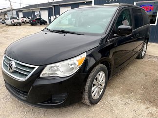 Used 2012 Volkswagen Routan SE image 1