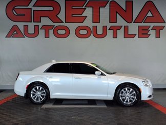 Used 2016 Chrysler 300 Limited image 1