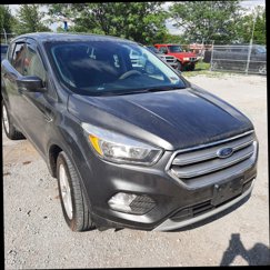 Used 2017 Ford Escape SE image 1