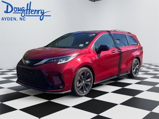 Used 2022 Toyota Sienna XSE image 1