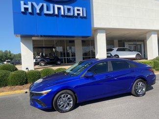 New 2024 Hyundai Elantra SEL image 1