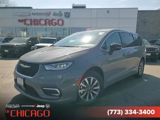 New 2025 Chrysler Pacifica Select image 1