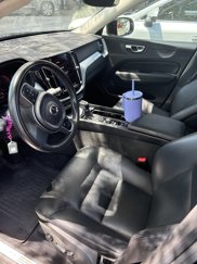 Used 2018 Volvo XC60 T6 Momentum w/ Convenience Package image 1