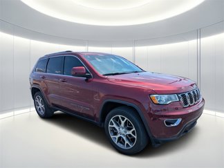 Used 2021 Jeep Grand Cherokee Laredo image 1