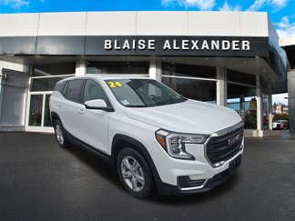 Used 2024 GMC Terrain SLE image 1