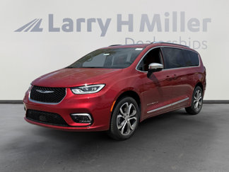 New 2025 Chrysler Pacifica Pinnacle image 1