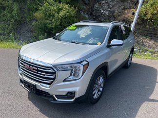 Used 2022 GMC Terrain SLT w/ LPO, Floor Liner Package image 1
