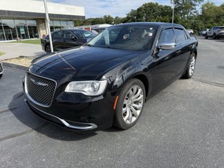 Used 2019 Chrysler 300 Touring w/ Chrome Appearance Package image 1