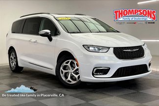 Used 2023 Chrysler Pacifica Limited image 1