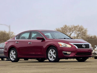 Used 2013 Nissan Altima 2.5 SV image 1