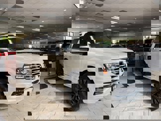 Used 2017 Lincoln Navigator Select image 1
