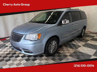 Used 2013 Chrysler Town & Country Touring-L w/ Driver Convenience Group image 1