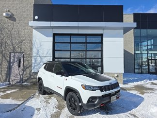 Used 2023 Jeep Compass Trailhawk image 1