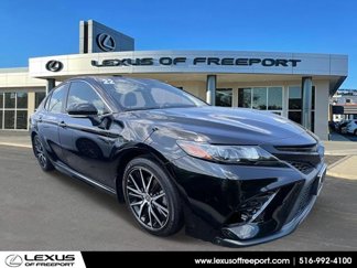 Used 2022 Toyota Camry SE image 1