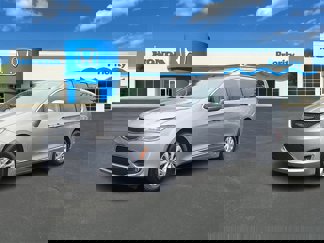 Used 2018 Chrysler Pacifica Touring-L image 1