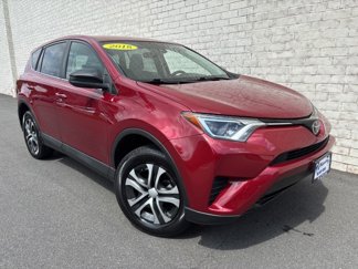 Used 2018 Toyota RAV4 LE image 1