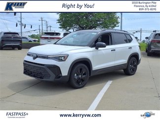 New 2025 Volkswagen Taos SE image 1