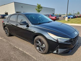 Used 2023 Hyundai Elantra SEL w/ Cargo Package image 1