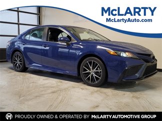 Used 2024 Toyota Camry SE image 1