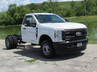 New 2025 Ford F350 4x4 Regular Cab DRW Super Duty image 1