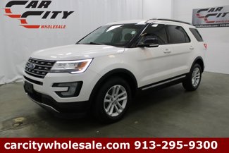 Used 2017 Ford Explorer XLT image 1