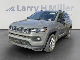 Used 2023 Jeep Compass Latitude image 1