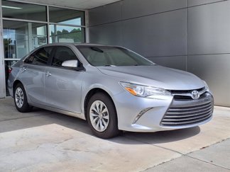 Used 2015 Toyota Camry LE image 1