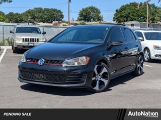 Used 2017 Volkswagen Golf S image 1