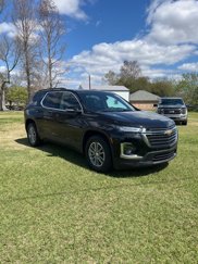 Used 2023 Chevrolet Traverse LT image 1