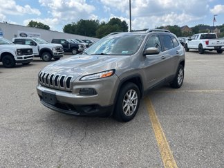 Used 2017 Jeep Cherokee Latitude image 1