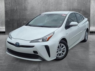 Used 2022 Toyota Prius LE image 1