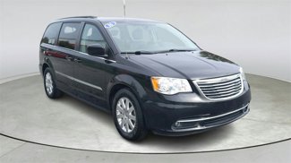 Used 2016 Chrysler Town & Country Touring image 1
