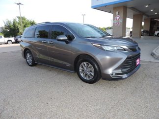 Used 2021 Toyota Sienna XLE image 1