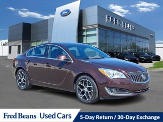 Used 2017 Buick Regal Sport Touring image 1