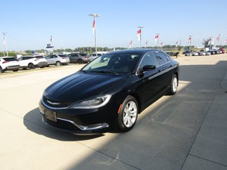 Used 2015 Chrysler 200 Limited w/ Convenience Group image 1