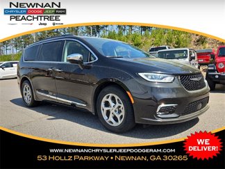 Used 2023 Chrysler Pacifica Limited image 1