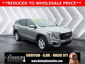 Used 2024 GMC Terrain SLE image 1