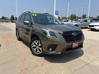 Used 2023 Subaru Forester Premium image 1
