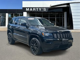 Used 2017 Jeep Grand Cherokee Altitude image 1