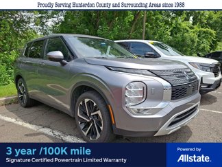 Used 2022 Mitsubishi Outlander SE image 1