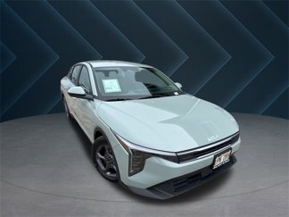 Used 2025 Kia K4 LXS image 1