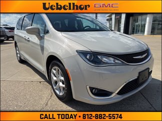 Used 2017 Chrysler Pacifica Touring-L Plus w/ Tire & Wheel Group image 1